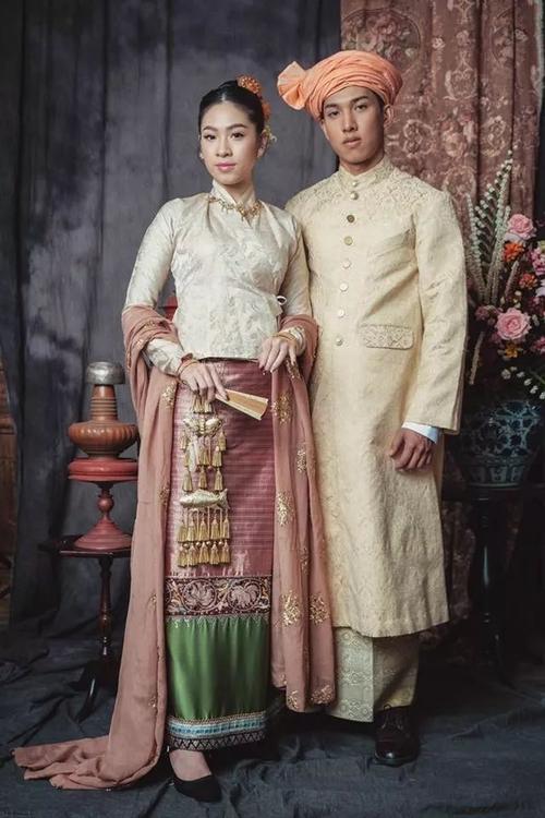 2020年最新傣族婚礼服和婚纱照