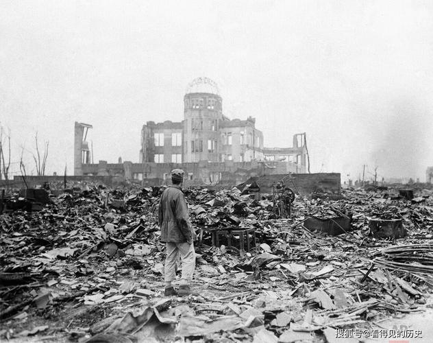 老照片遭受原子弹袭击的日本广岛已成了一片废墟
