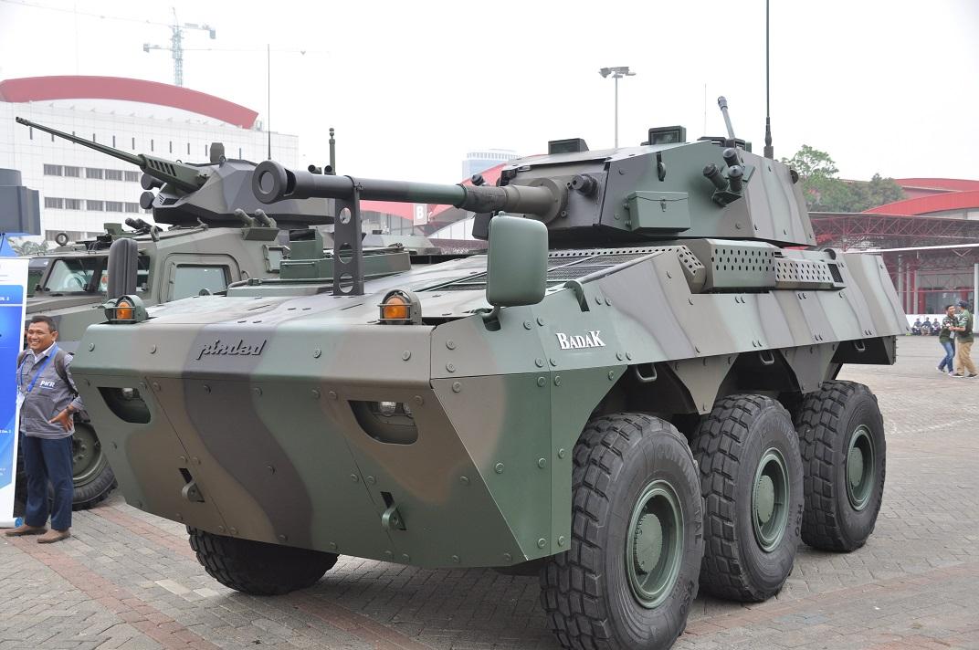 印尼展示最新装甲车 装备90毫米主炮