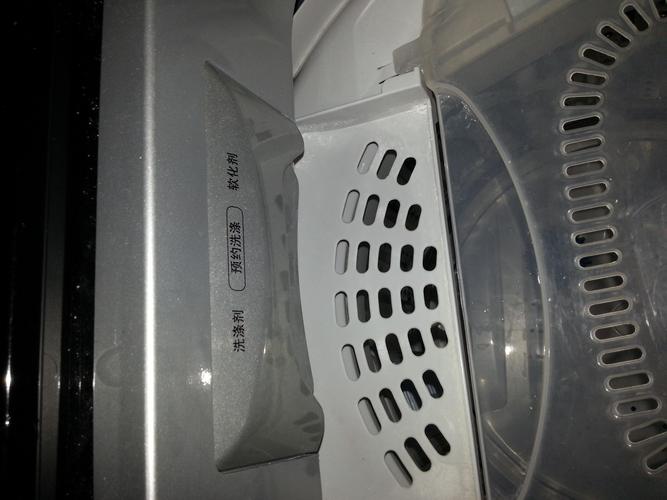 洗衣机有2个软化剂口,用哪个放柔顺剂?