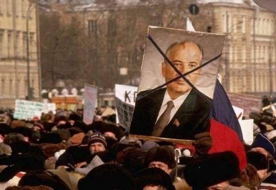 戈尔巴乔夫这个总统做了什么让盛极一时的与苏联解体?