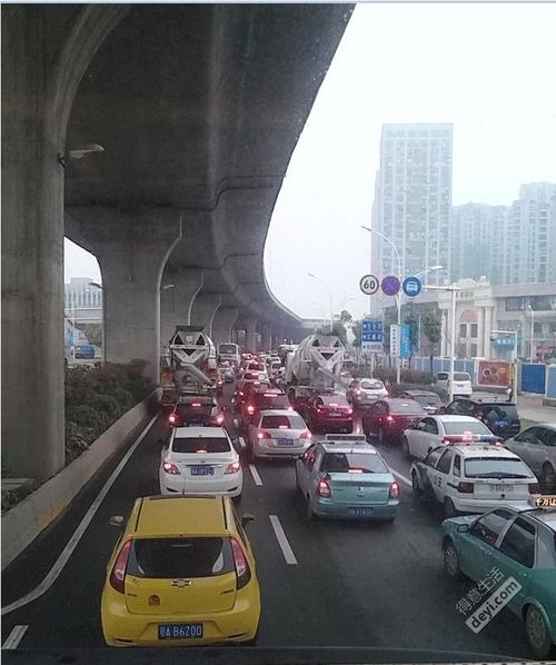 武汉的路是越修越堵车,上班你着急吗?