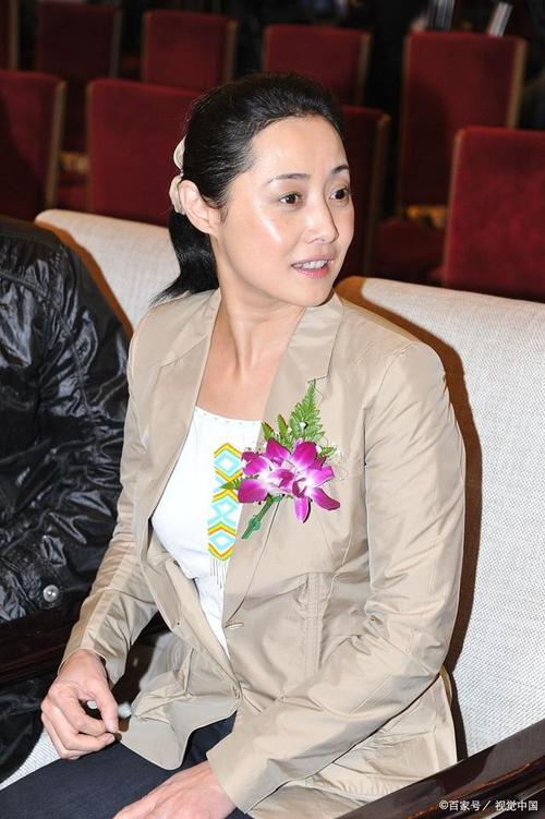 刘蓓是一位实力派女演员,曾经是冯小刚的御用女主角,出演过《甲方乙方
