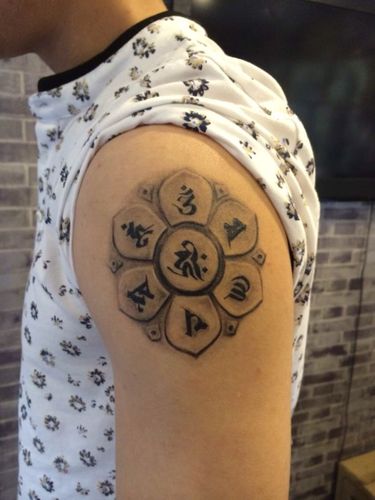 广州海珠区黄先生六字真言纹身图案