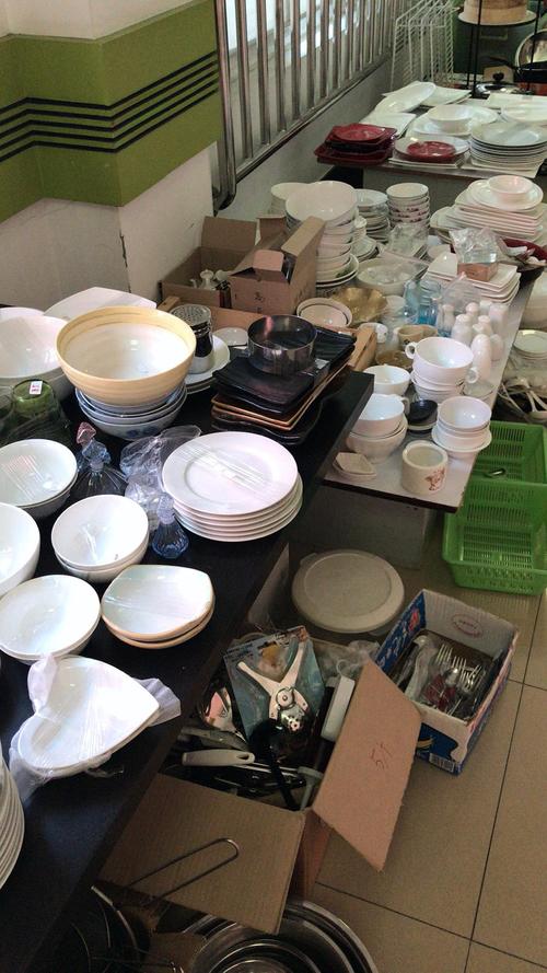 公司搬家有大量碗盘杯碟需要处理有专门回收餐具的朋友请联系
