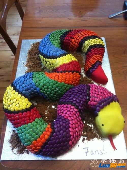 蛇年生日蛋糕