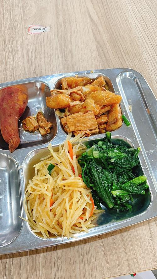 记录下学校食堂免费午餐