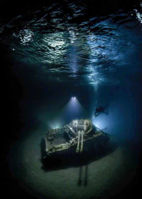 瑞典摄影师alex dawson 水下摄影系列作品「wrecks」一起潜入海底