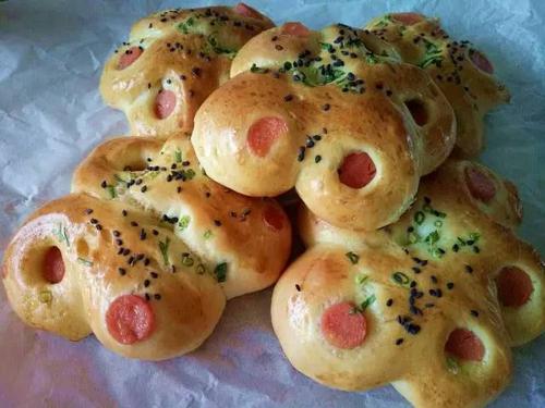 烘焙圈子:火腿肠花式小面包～33种花式面包的制作图解!_手机搜狐网