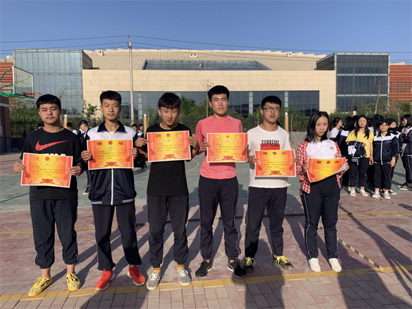 沧州|渤海新区中捷产业园区高级中学举行拔河比赛