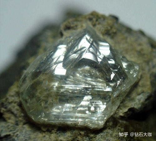 如何鉴定钻石原石呢?可以从以下几个方面入手