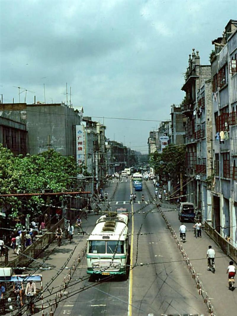 罕见广州历史老照片35年前的老街景