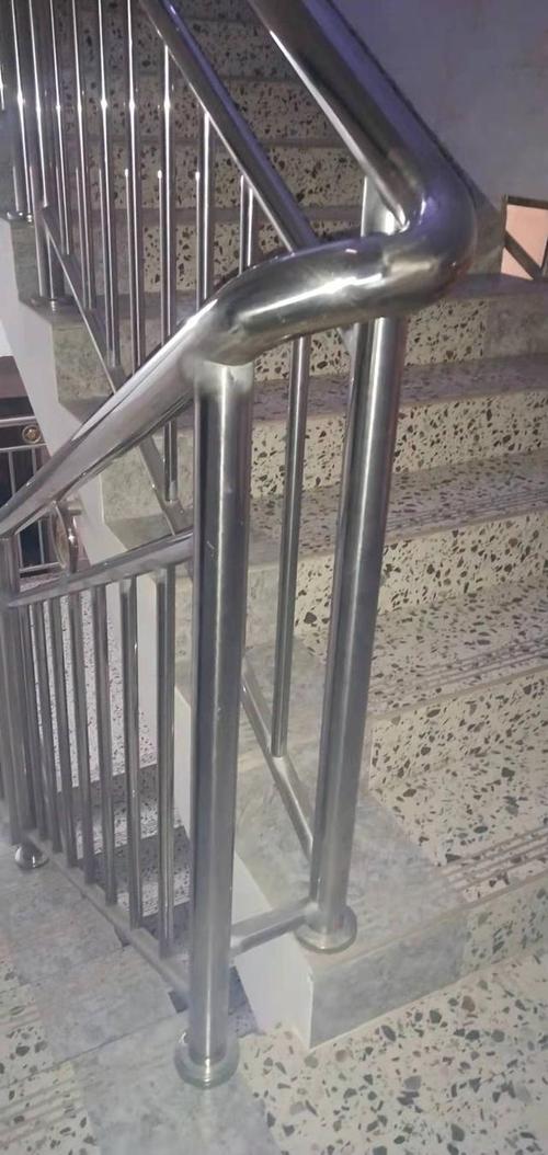 下 面就来给大家说说不锈钢楼梯扶手管选购搭配技巧.