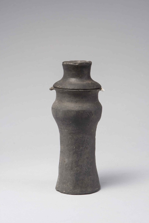 新石器时代龙山文化泥质黑陶带盖瓶