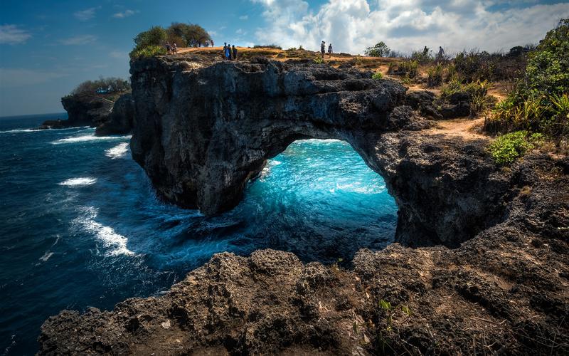 美丽的旅游地点,珀尼达岛,蓝色的大海,拱 iphone 壁纸