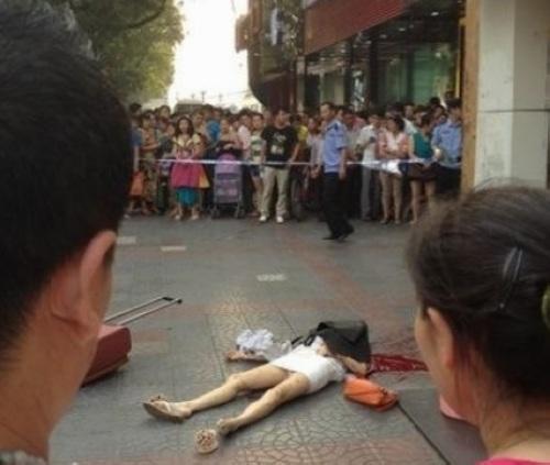 西安东大街女子被杀现场图片 21岁女子和收破烂的发生口角被杀