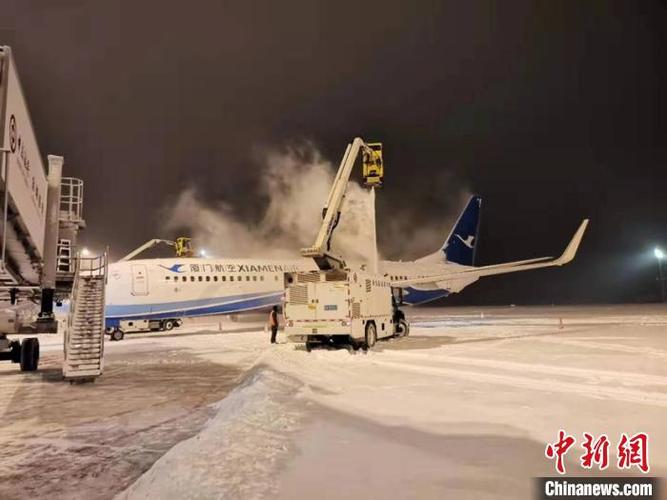 哈尔滨机场关闭10小时后开放 航空公司计划补班
