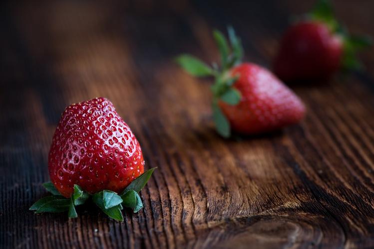 牛奶草莓 - 鹤欧雾枊
