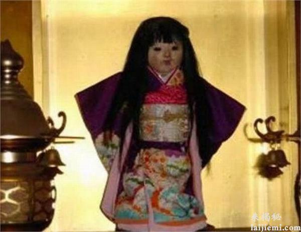 灵异恐怖 正文  阿菊人偶穿着一身和服,据说她曾属于一个名叫阿菊的小