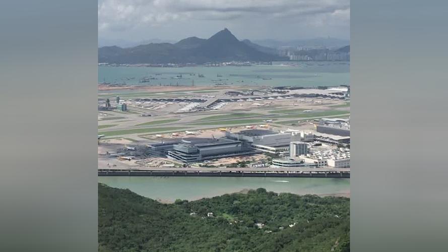 香港运物局局长:香港机场三跑道系统有望在年底投入运作