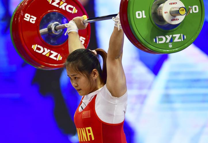 举重丨邓薇包揽女子64公斤级冠军并破三项世界纪录