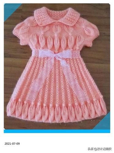粉嫩嫩的莲花裙棒针编织儿童毛衣裙花样款式教程