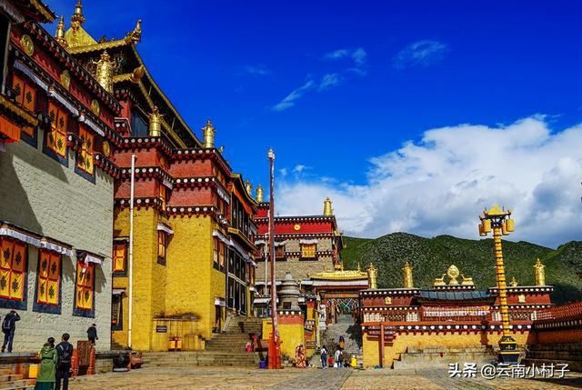 巴松寺18香堆寺位于西藏昌都察雅县.