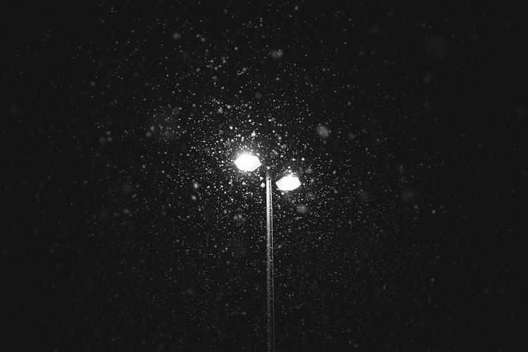 灯,黑色和白色,晚上,雪,冬季壁纸1280x800分辨率下载,灯,黑色和白色
