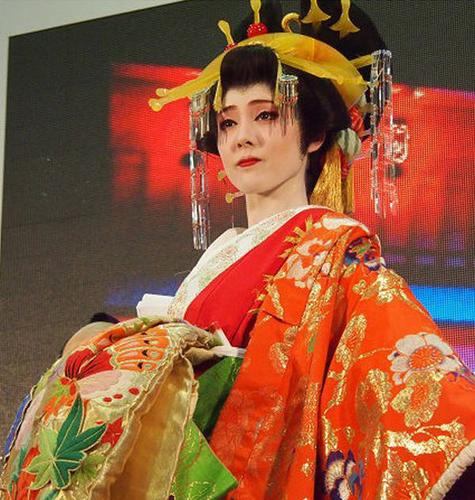 "日本花魁"貌美如花,身上需穿30kg的衣物,她们是做啥工作的?