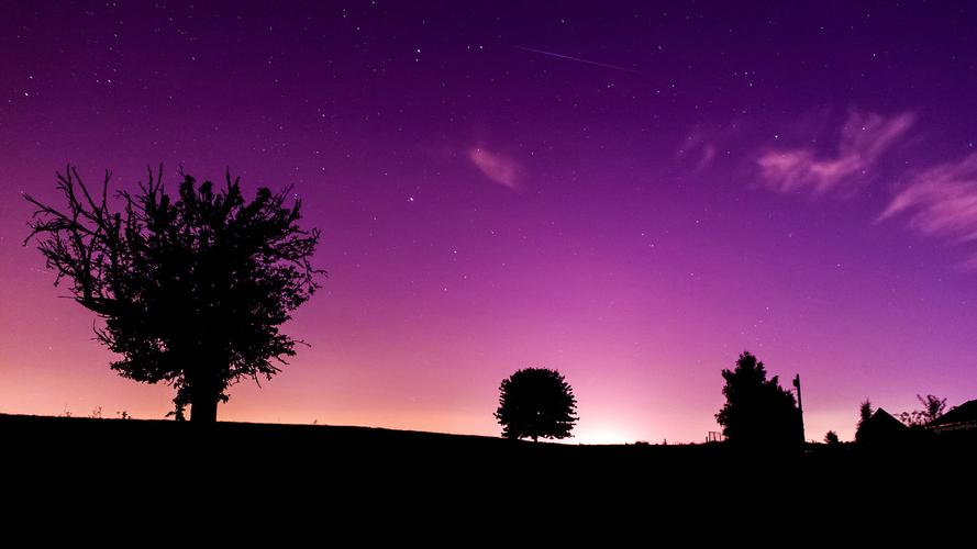 紫色意境天空星星小树房子风景桌面壁纸