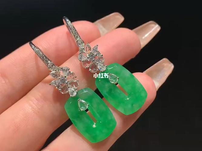 冰阳绿流行款翡翠方形耳环