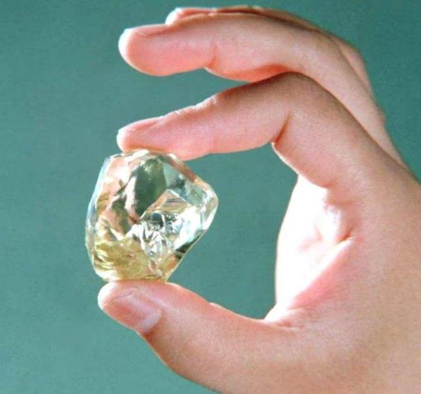 金刚钻母岩,它不但寓意深刻,而且含有宝石级天然金刚钻;在过去数十年