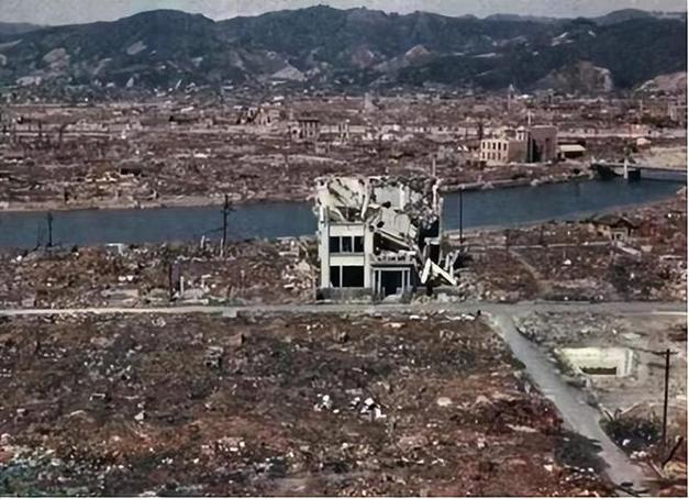 被原子弹轰炸后100年不能住人为何广岛长崎现在住这么多人
