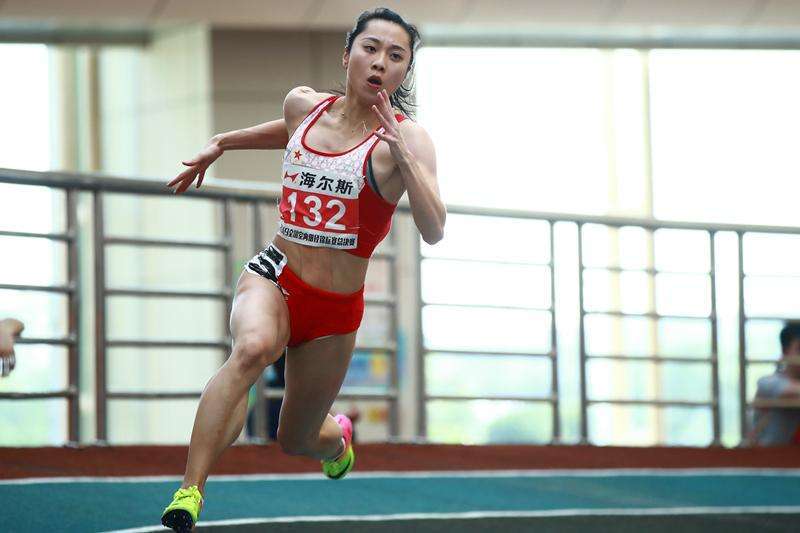 中国短跑女神葛曼棋小腹纹身惹争议23岁长相清纯仍单身