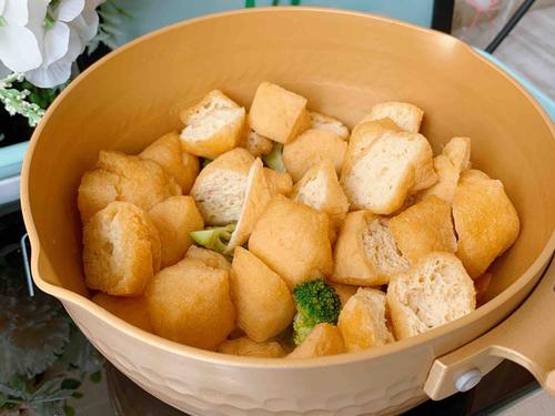 红烧豆腐泡的作法-咸鲜味烧菜谱