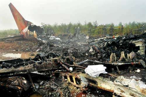 97年南航深圳空难飞行员大雨中盲目降落737复飞失败33人遇难