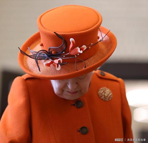 英国女王伊丽莎白二世戴高帽有大讲究,4个戴帽子习惯成经典