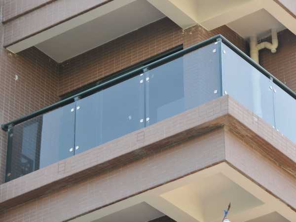 阳台玻璃护栏价格 阳台玻璃护栏优点