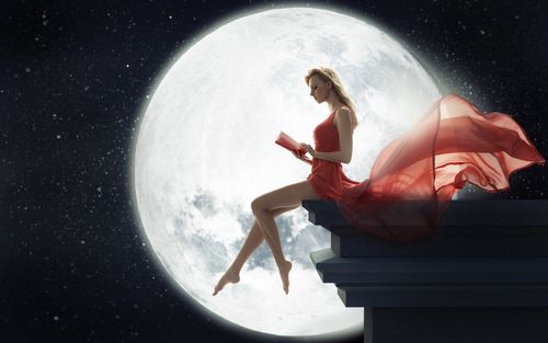 下载桌布 1680x1050 艺术摄影,红色礼服金发女孩阅读书下的月亮 桌面