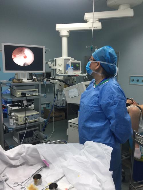 云南省第一人民医院生殖妇科手拉手规范开展宫腹腔镜技术协作指导我院