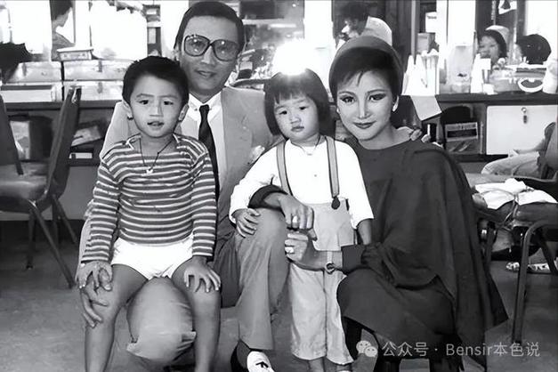 1985年34岁的狄波拉敲开赌王何鸿燊的房门撕碎了谢贤的体面