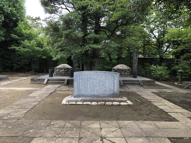 德川家历代将军的墓,在上野的宽永寺以天台宗(佛教的宗派)的仪式祭祀