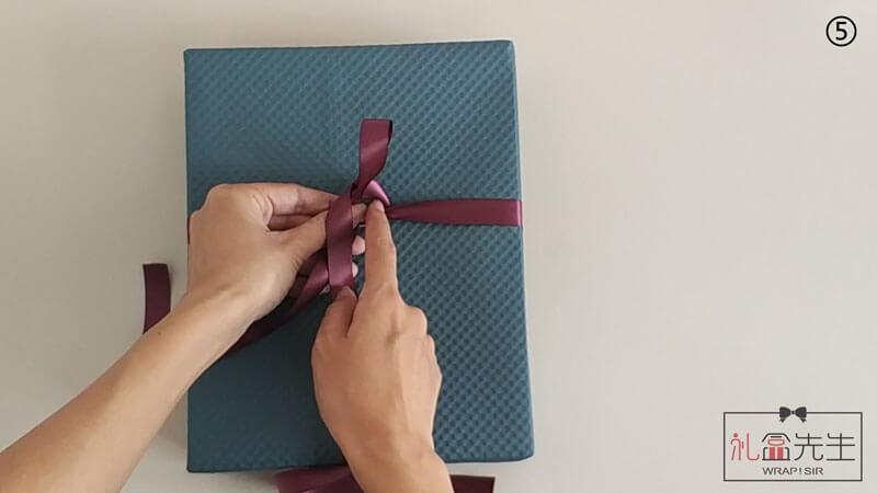 如何用丝带包装礼物礼物蝴蝶结的系法