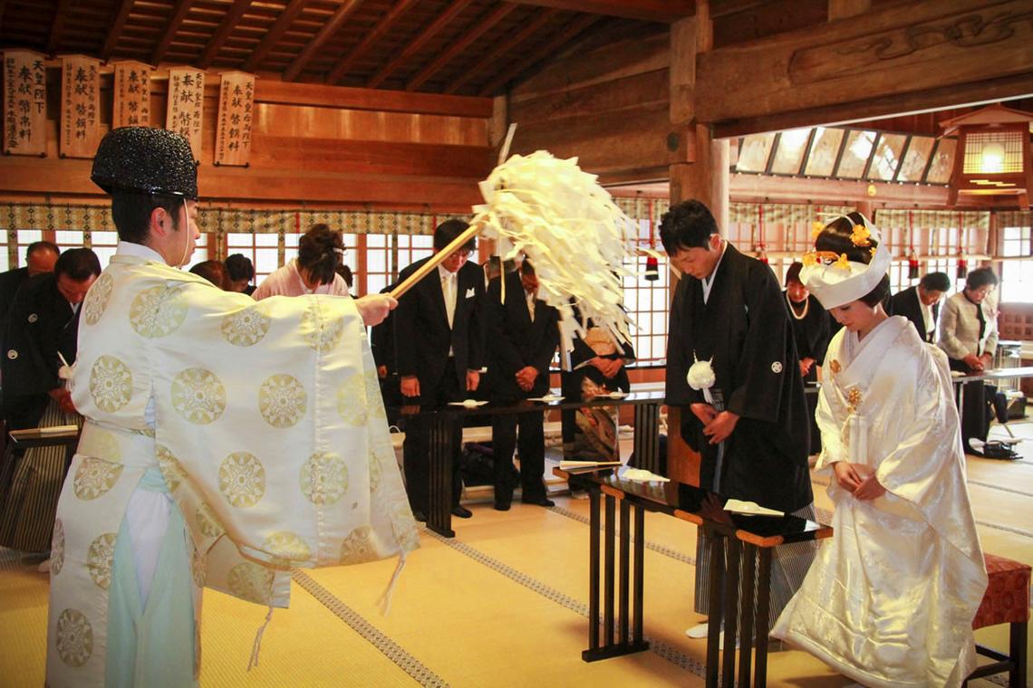 直击日本传统婚礼全过程,男女双方要喝339次交杯酒表心意_新人
