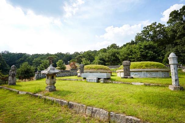 仁德天皇陵,是日本历代天皇的陵墓之一.
