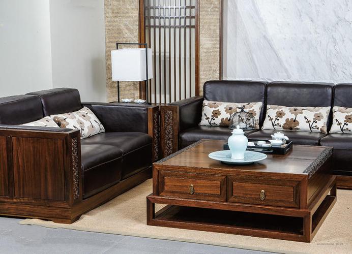 新古典中式风格中式仿古雕花真皮沙发的家具详细介绍-1