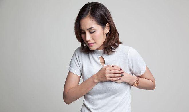 女人胸痛可大可小多是这4个因素引起别不当回事