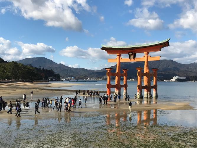 广岛-宫岛-严岛神社,日本唯一的海上鸟居,可惜退潮了