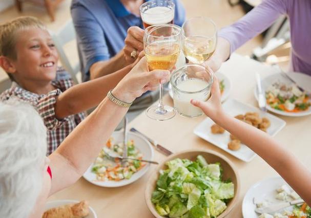 健康生活:如何在社交聚会中避免过度进食!