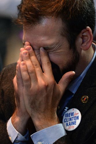 美国大选特朗普大幅领先希拉里支持者痛哭组图